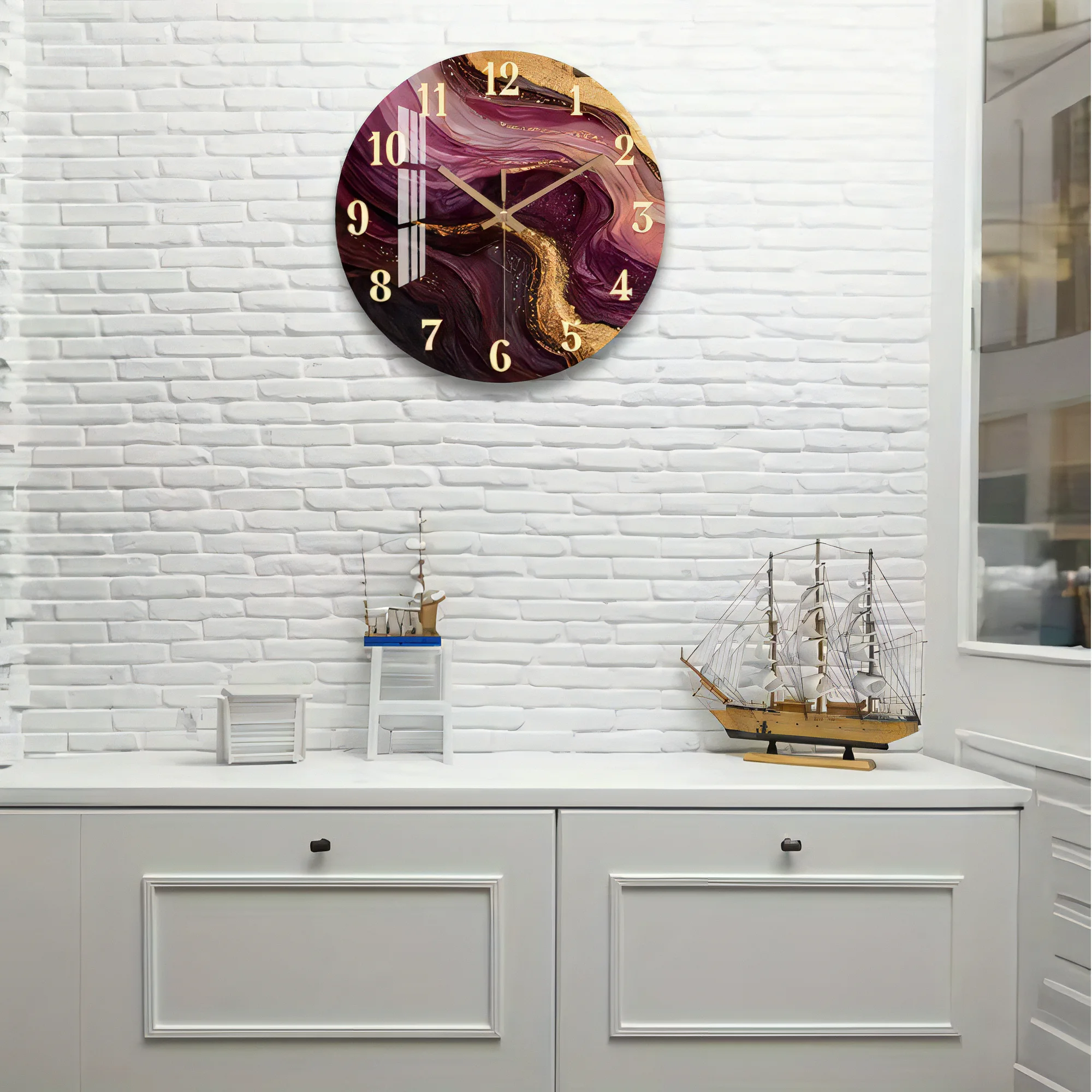 Leise Wanduhr - Modernes Marmor-Design mit goldenen Akzenten